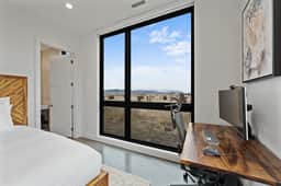 Beachside Pearl Stunning Loft - Image 2
