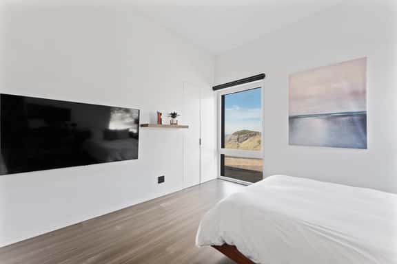Harborfront Pearl - Image 1