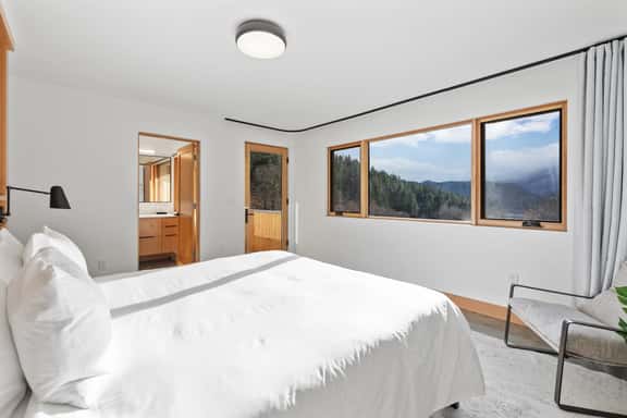 Villa Bay - Image 1