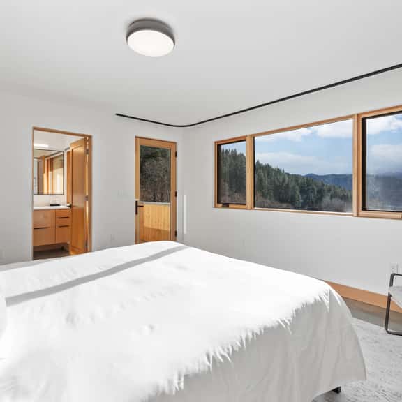 Villa Bay - Image 1