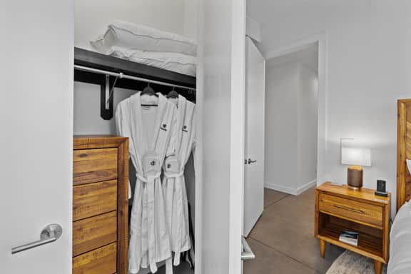 Beachside Pearl Stunning Loft - Image 4