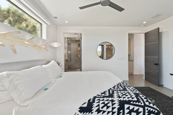 Harbor Pearl Stunning Villa - Image 3