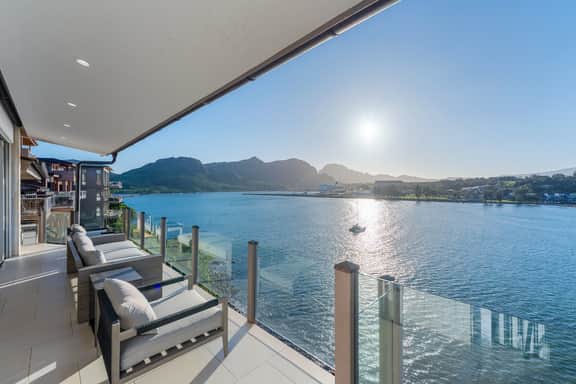 Anchor Deck Beachside - Image 3